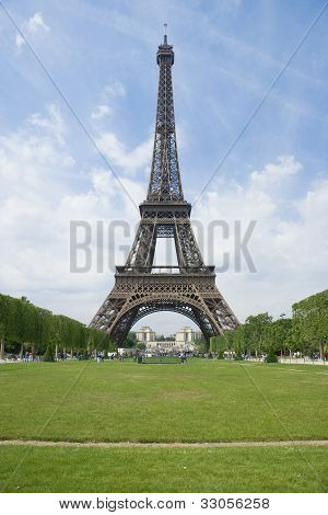 Picture or Photo of Eiffel Tower, Paris, France  - World Buildings and Landmarks Series