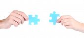 picture of puzzle  - Hands and puzzle - JPG 
