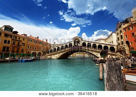 Picture or Photo of Rialto bridge in Venice, Italy