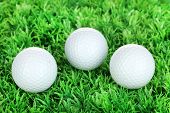 pic of golf  - Golf balls on grass close up - JPG 