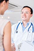 pic of handshake  - Doctor handshaking with a patient at the hospital - JPG 