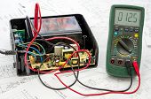 picture of silicon  - Testing old battery voltage with digital multimeter - JPG 